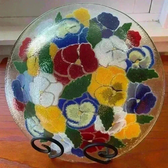 Peggy Karr Signed Pressed Glass Bowl Pansies 10.5” Round - Picture 2 of 6